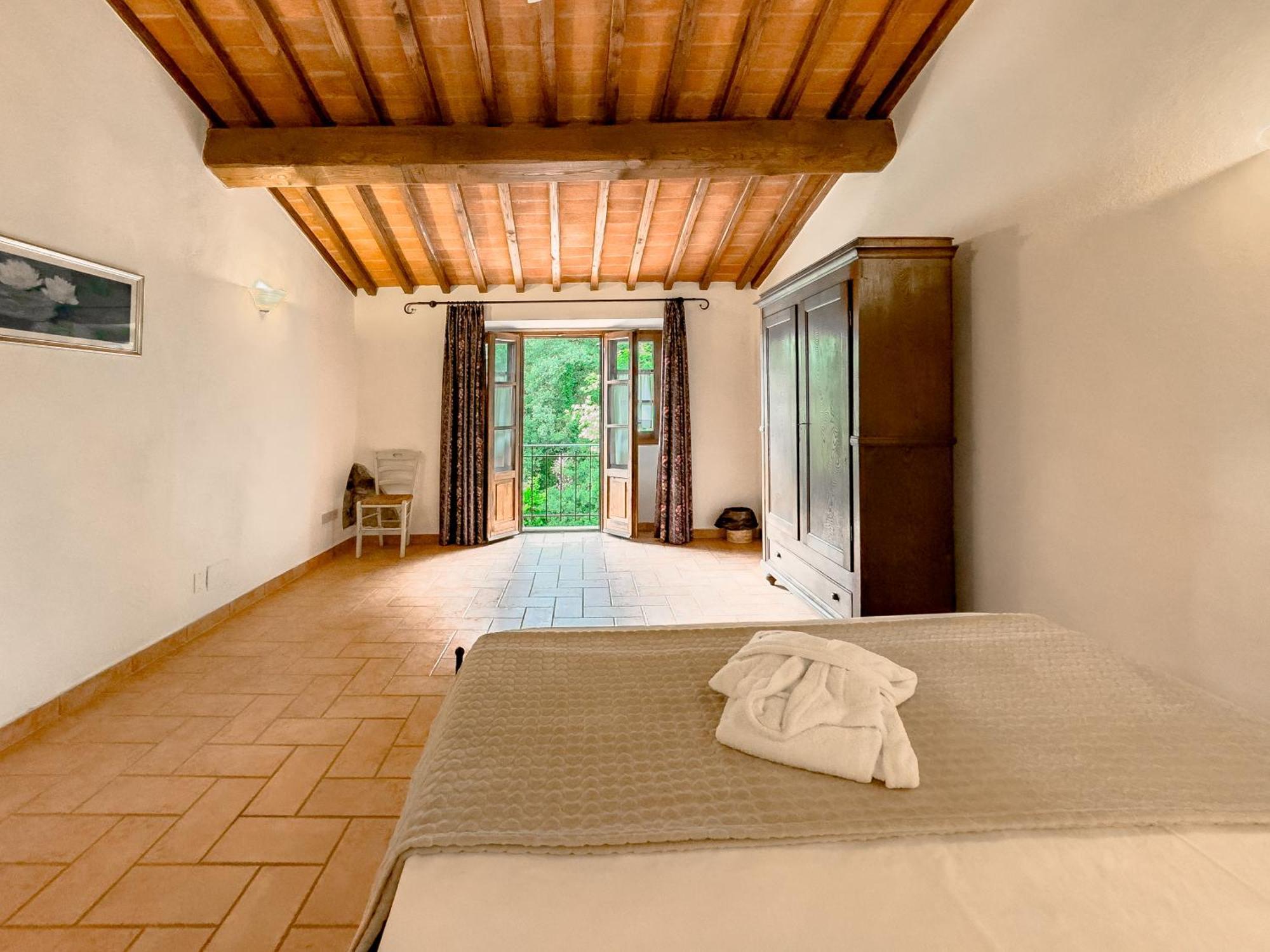 La Ferriera Exclusive Resort - Pool & Waterfall Loro Ciuffenna Exterior photo