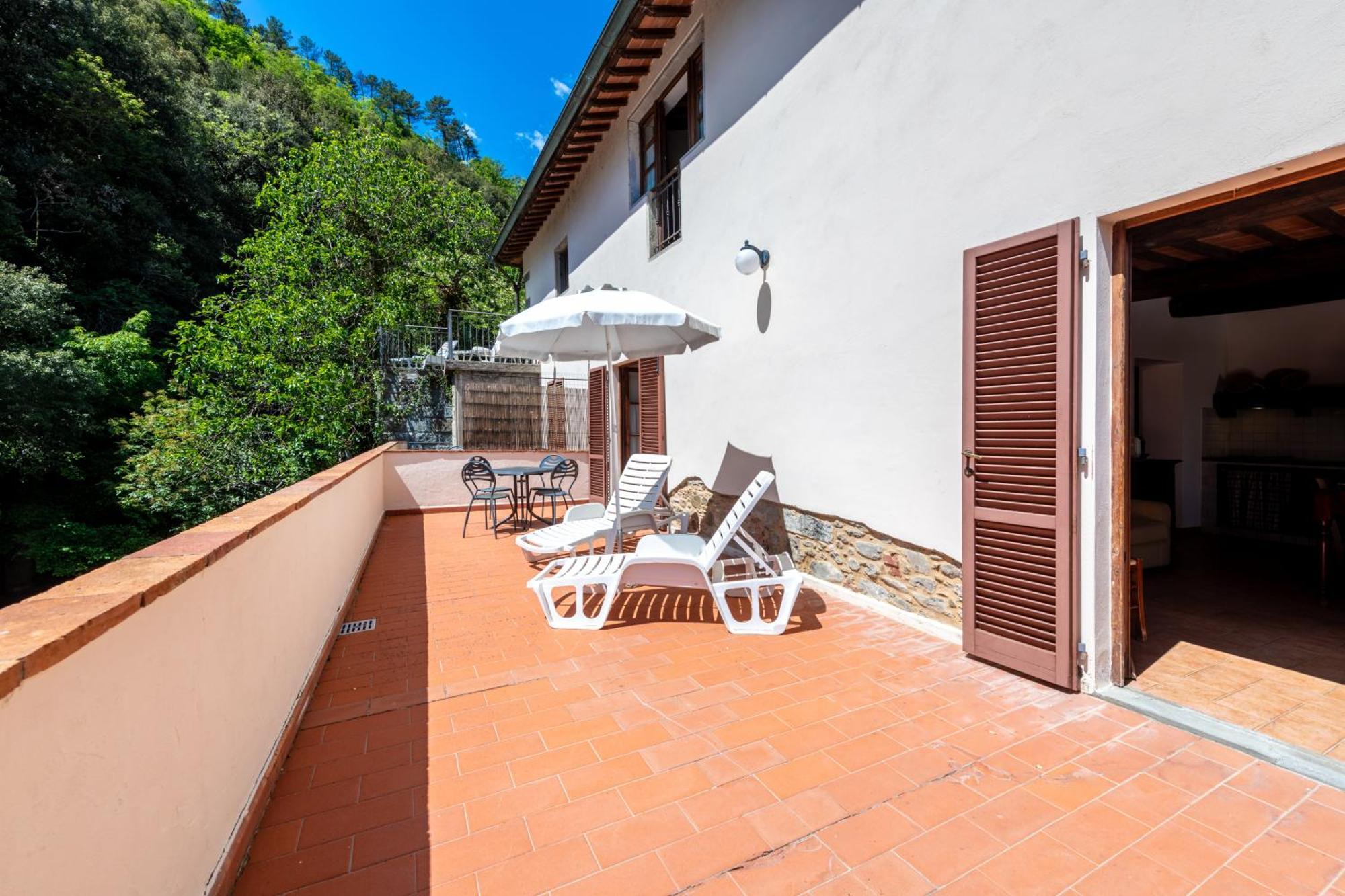 La Ferriera Exclusive Resort - Pool & Waterfall Loro Ciuffenna Exterior photo